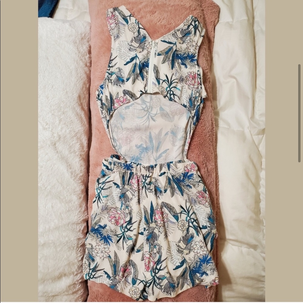 Kendall & Kylie Romper Cutout L - Picture 2 of 6